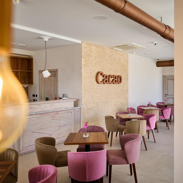 Fotografije potpisuje Mitra Valar