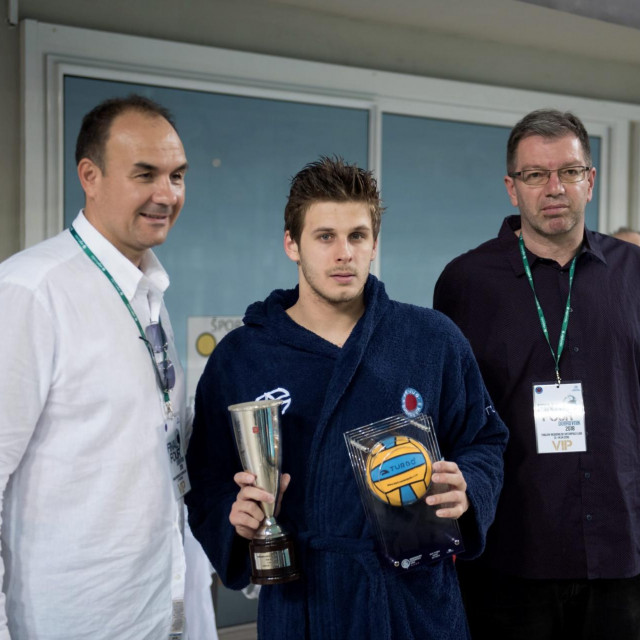 Loren Fatović (u sredini)