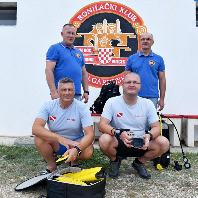 Ronilački klub veterana 4. gardijske brigade: Ćiro Ugrin, Zvonko Asanović, Aljoša Barbarić i Frane Barbarić
