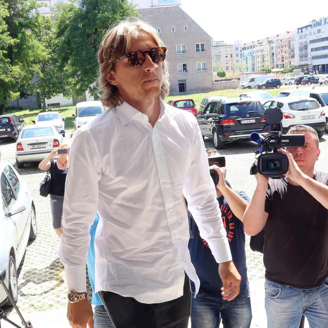 Luka Modrić pred sudnicom u Osijeku