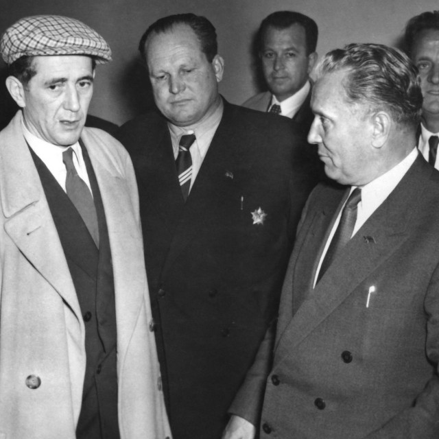 Titovi suradnici Kardelj i Đilas (na fotografiji uz Josipa Broza) Staljina su uspoređivali s Hitlerom i Džingis-kanom. No, Staljin je bio racionalni vođa. Nije bio sklon rizicima, nepromišljenim potezima. Pritiskao je, ali Jugoslavija je pobjegla. Neuspjeh da sruši Tita iskorišten je da se posvuda u istočnoj Europi pronalaze titoisti