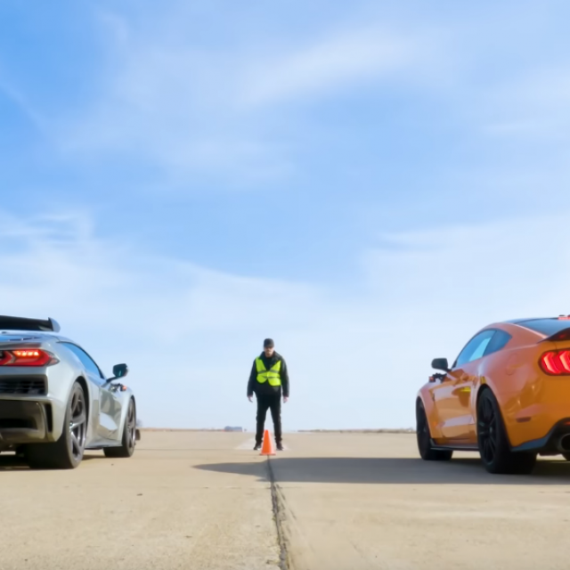 Chevrolet Corvette Z06 i Ford Mustang Shelby GT500