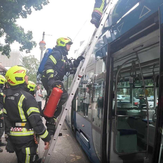 Požar na tramvaju
