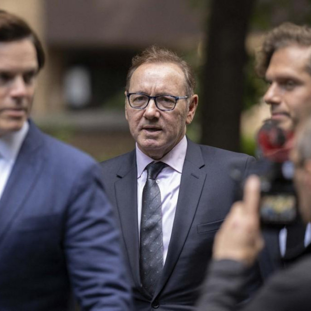 Kevin Spacey stiže na sud u Londonu