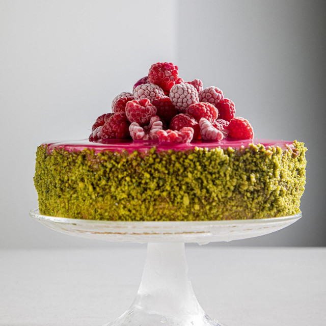 Torta od malina i pistacija