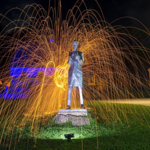 Svjetlosna instalacija u Gospiću