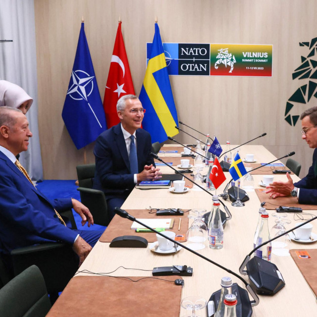 Turski predsjednik Recep Tayyip Erdogan, glavni tajnik NATO-a Jens Stoltenberg i švedski premijer Ulf Kristersson