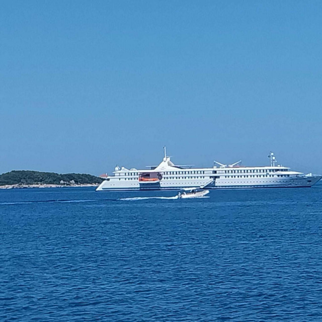 Kruzer La Belle de L ‘Adratique na Visu