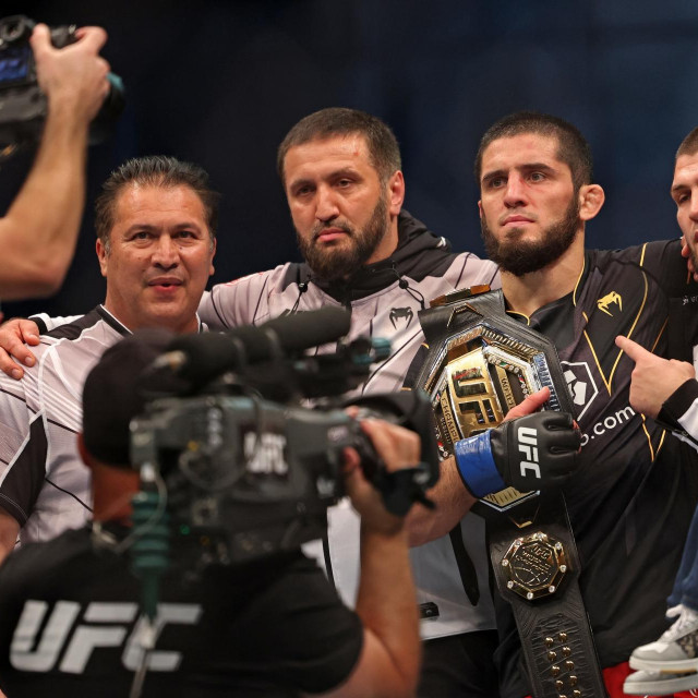Islam Makhachev i tim
