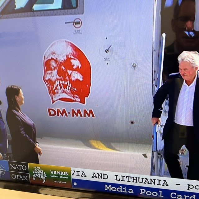 Izaslanstvo Luksemburga u avionu Depeche Modea