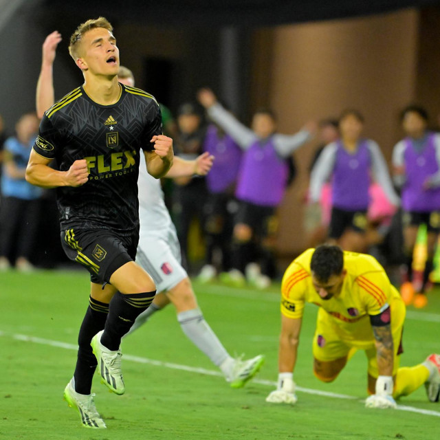 Stipe Biuk slavi gol