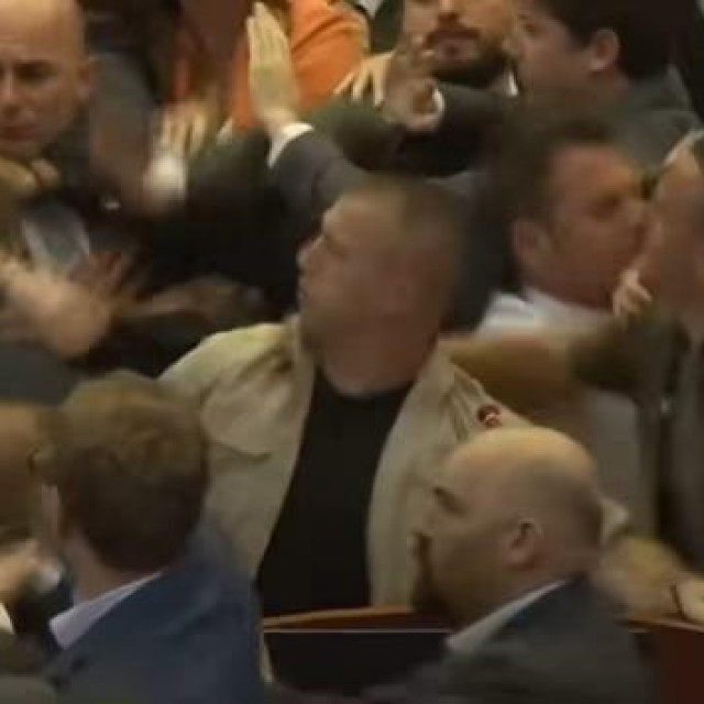 Tučnjava u Skupštini Kosova
