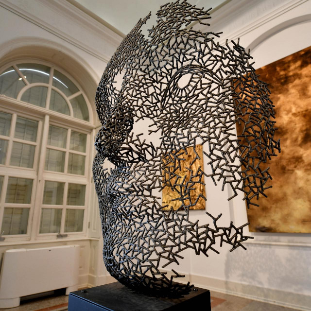 Rad autora Nikole Vudraga (u prvom planu)