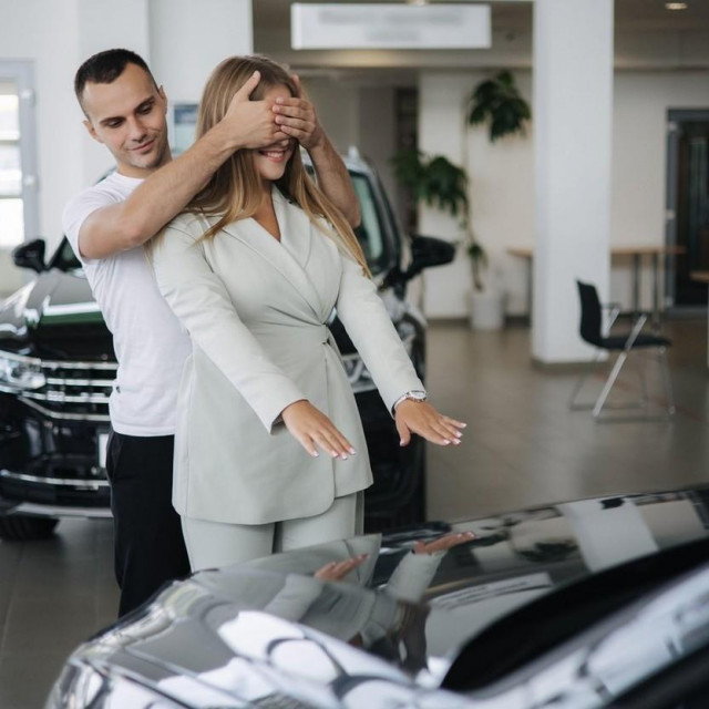 Kupovina automobila (ilustracija)