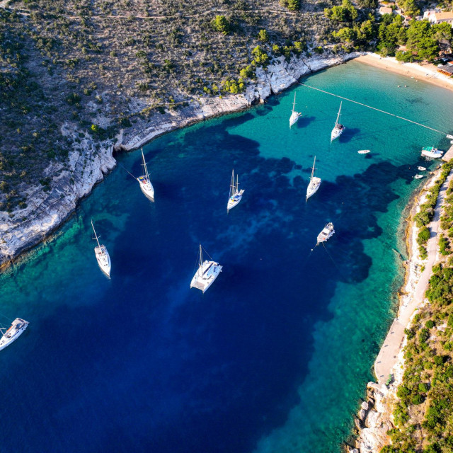 Uvala Porat na otoku Biševo