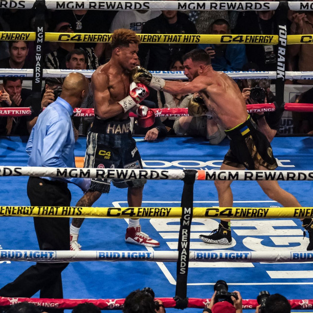 Devin Haney (lijevo) i Vasilij Lomachenko (desno)