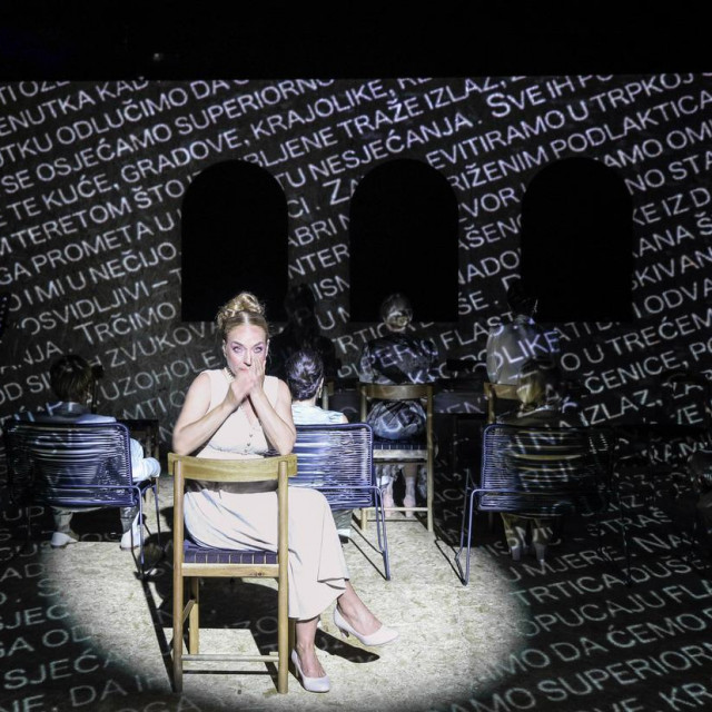 Vidi kako Lokrum pere zube