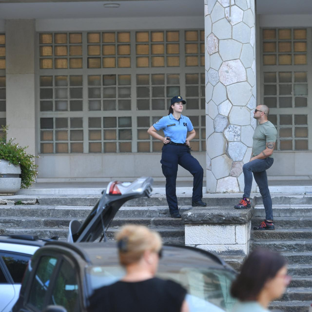 Policija pretražuje zgradu Banovine zbog dojave o bombi