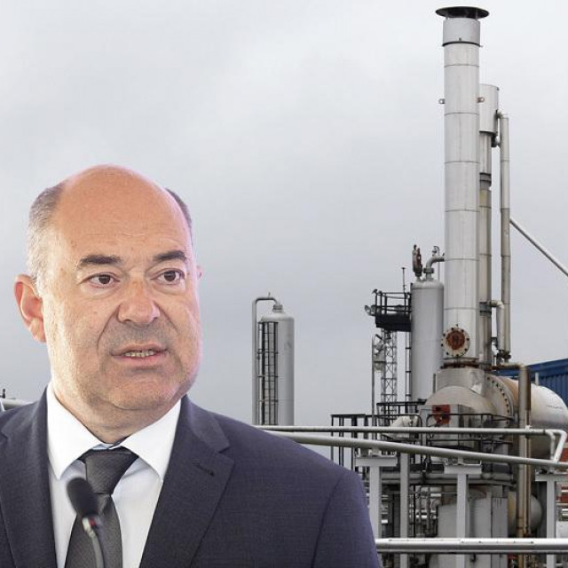 Davor Filipović, Frane Barbarić, u pozadini podzemno skladiste plina Okoli