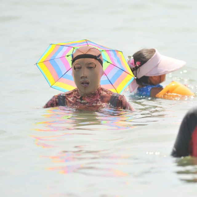 Facekiniji na kineskim plažama