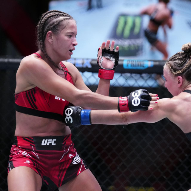 Karolina Kowalkiewicz (lijevo) i Vanessa Demopoulos (desno)