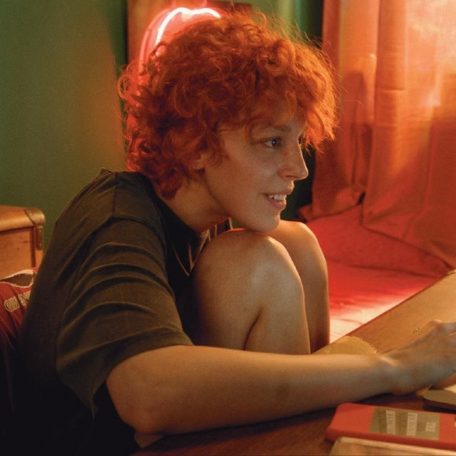 Mina Nikolić kao Ksenija u filmu ”Pored tebe”