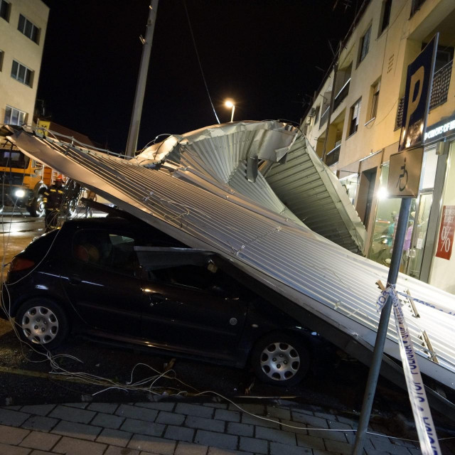 Jako olujno nevrijeme porusilo krovove zgrade