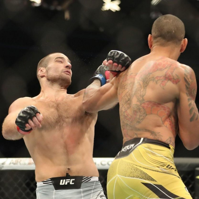 Alex Pereira vs. Sean Strickland