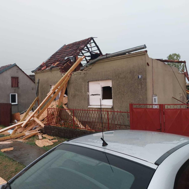 Uništena kuća u kojoj je živjela djevojka
