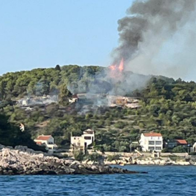 Gori na Prviću