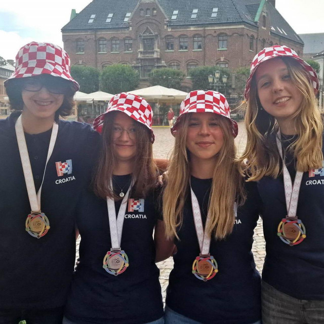 Lara Semeš, Maša Dobrić, Lana Škarica i Iva Tadić