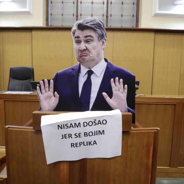 Hrvoje Zekanović postavio je fotografiju Zorana Milanovića za govornicu