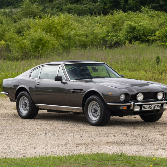Aston Martin V8 ”The Living Daylights”
