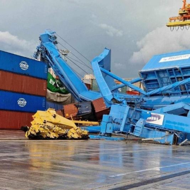 Srušena dizalica na Brajdici