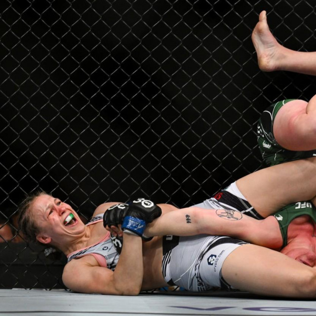 Molly McCann, Julija Stoliarenko