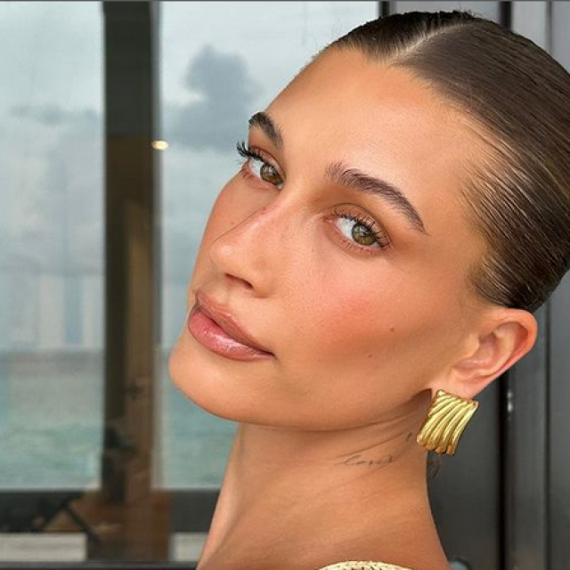 Latte izgled u izvedbi Hailey Bieber