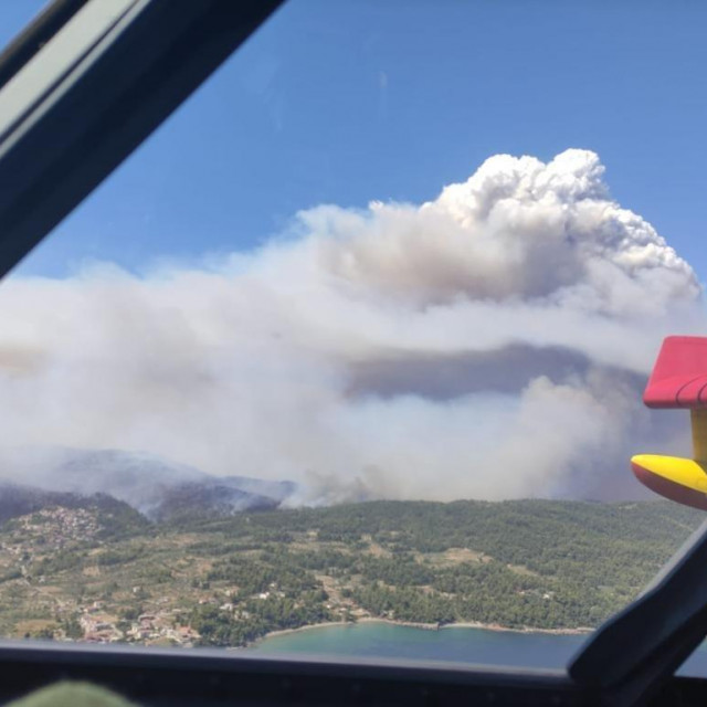 Hrvatski kanaderi u Grčkoj