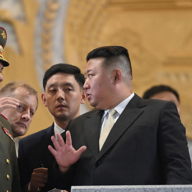 Sergej Šojgu i Kim Jong Un