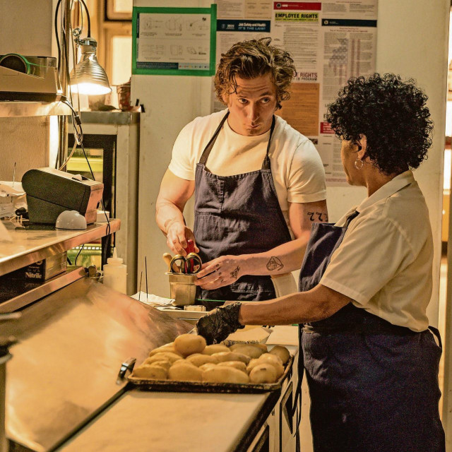 Liza Colon-Zayas i Jeremy Allen White,The Bear (2022).