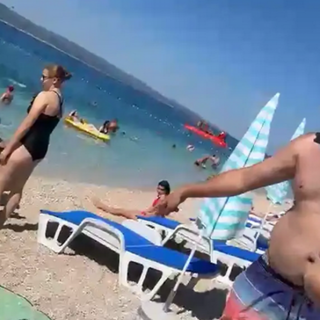 Prizor s plaže u Baškoj Vodi