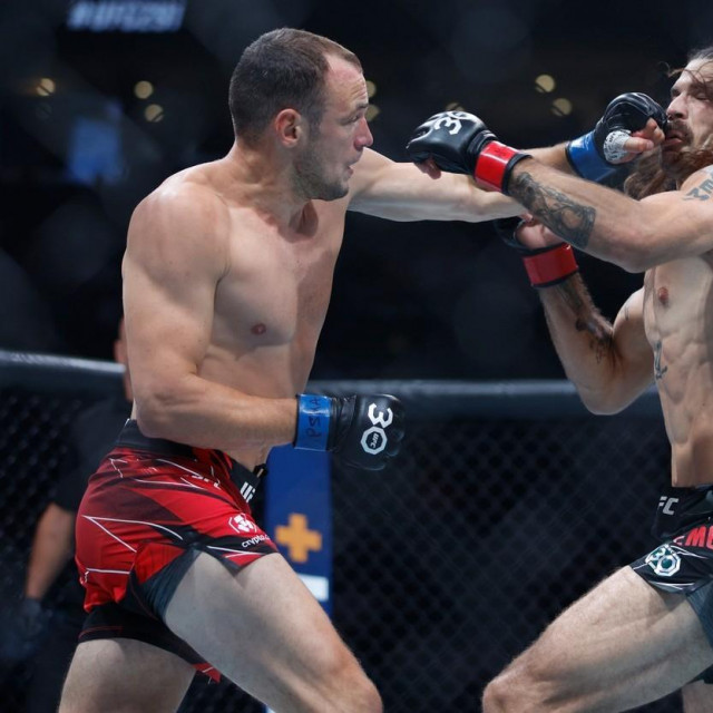 Uroš Medić (lijevo) vs. Matthew Semelsberger (desno)