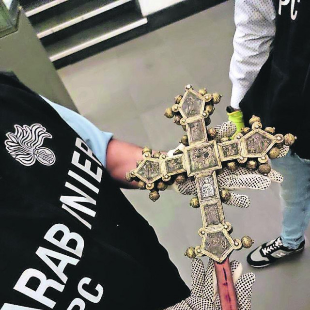Talijanski karabinijeri s križem