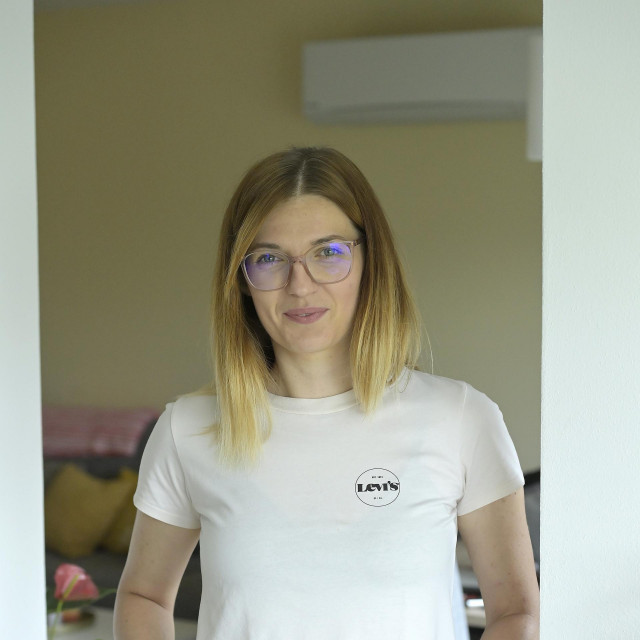 -DUK-
Petrinja, 040723.
Trg narodnih ucitelja 4.
Mateja Gajdek boluje od Hashimota, bolesti stitnjace.