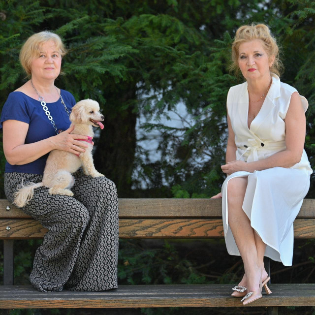 Katica Ivanković, profesorica češkog jezika na Filozofskom fakultetu u Zagrebu i Mirjana Dugandžija
 