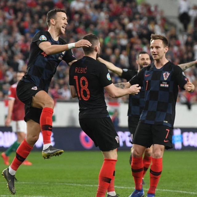 Ante Rebić slavi sa suigračima