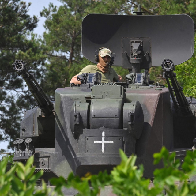 Rusi su čak i mine koje su postavili zaštitili zamkama. Ukrajinski deminer kodnog imena Volt rekao je da je ispod protutenkovskih mina pronašao granate