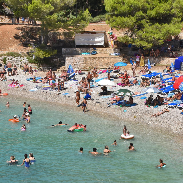 Ilustracija, plaža u Puli