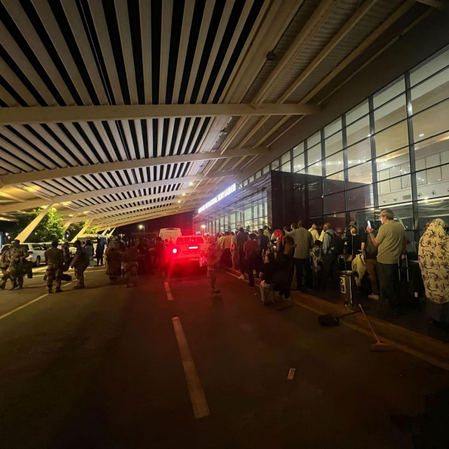 Putnici čekaju evakuaciju iz Nigera