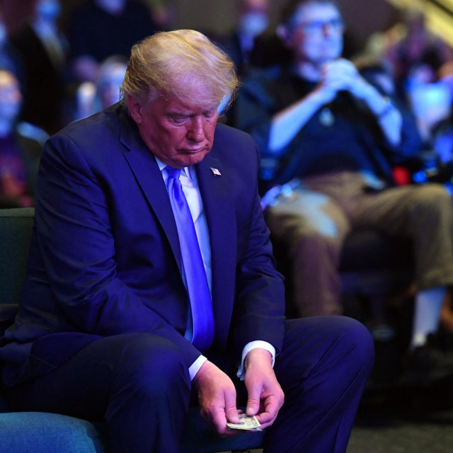 Donald Trump broji novac