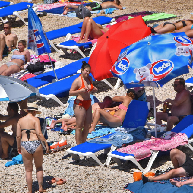 Vrhunac turističke sezone vidljiv po popunjenim plažama